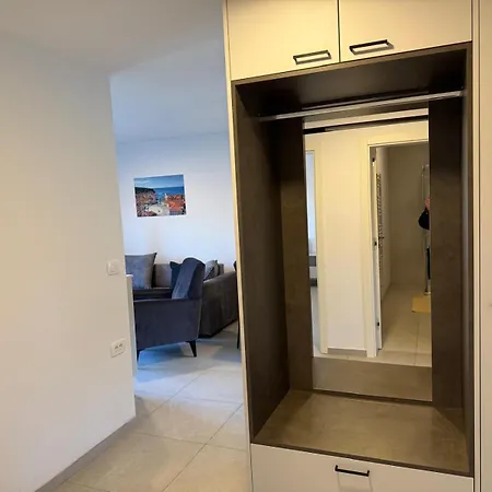 Edwina Apartman